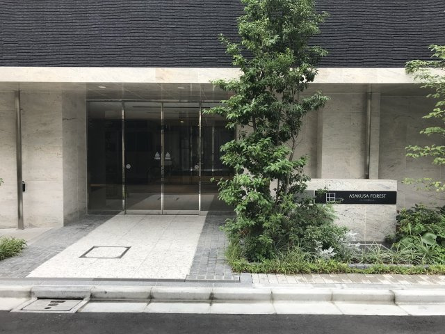 フュージョナル浅草ＦＯＲＥＳＴのエントランス