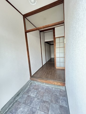 猪名寺2丁目連棟貸家(15-37)の玄関