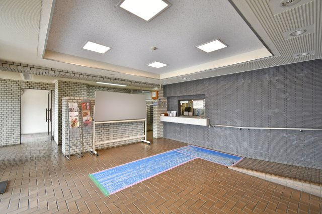 シティプラザせんげん台弐番館のエントランス|『物件を今日見てみたい』といった当日のご案内、同条件などの物件、他社様掲載物件もご紹介可能！一日でまとめて内覧したい方、ぜひ当社までお問い合わせ下さい。スタッフ一同皆様のご連絡お待ちしております！