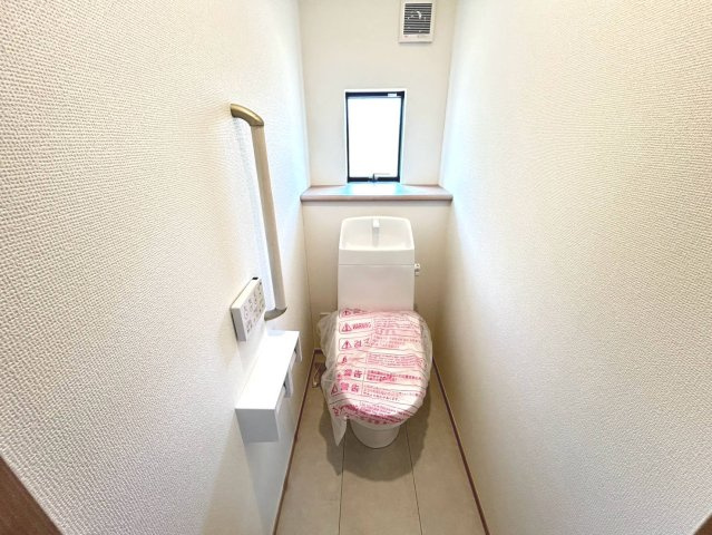 ハートフルタウン　一宮市北方町北方81番　全2区画分譲のトイレ|超表面平滑加工とイオンパワーの「セフィオンテクト」加工で、汚れが付きにくく落ちやすい仕様です。