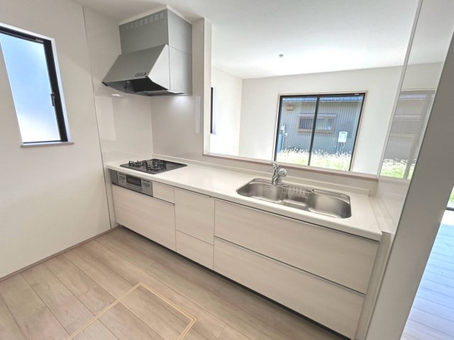 ハートフルタウン　一宮市北方町北方81番　全2区画分譲のキッチン|お手入れがラクなステンレスをトップ部分に使用した機能的で美しいシステムキッチンを使用しています。