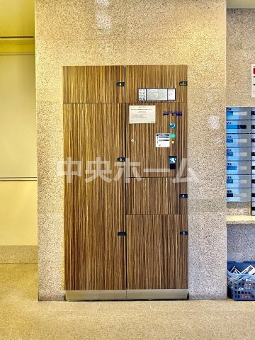 ノヴェル南砂の設備|【宅配ボックス】在宅時・不在時に関わらず、居住者の代わりに非対面で宅配物を受け取ってくれる便利な設備です。わかりやすくご説明致しますので見学時にはお部屋だけではなく共用部分もぜひチェックしてください。
