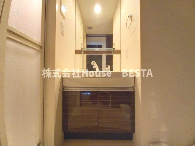 プレサンス三宮フラワーロードの独立洗面台