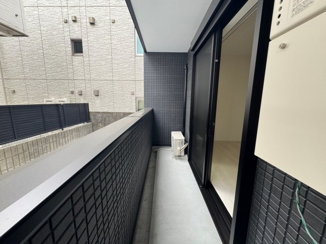 REGIES柴原阪大前IIのバルコニー