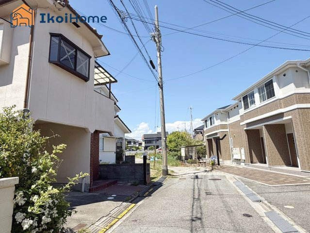 明石市大久保町西島　中古戸建の前面道路含む現地写真|●年中無休：当日予約可●前面道路南東向き幅員約4.3mです！交通量は少なく安心です！