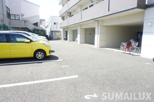ローゼンハイム新大江の駐車場