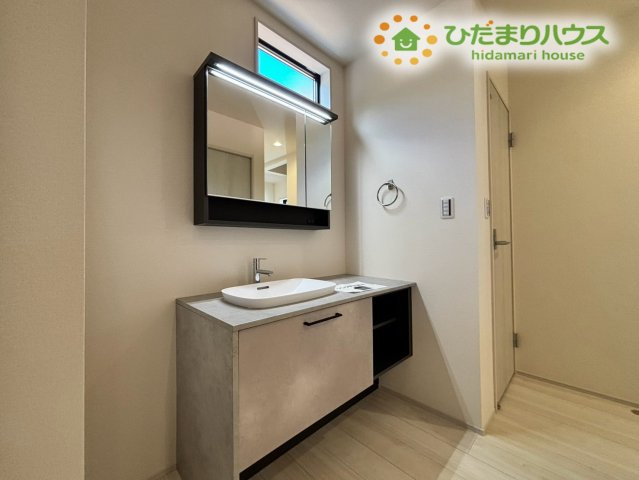 深谷市稲荷町北　第3　新築一戸建て　リーブルガーデン　01の独立洗面台