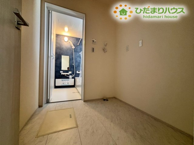 深谷市稲荷町北　第3　新築一戸建て　リーブルガーデン　01のランドリースペース