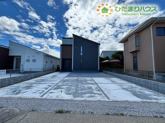 深谷市稲荷町北　第3　新築一戸建て　リーブルガーデン　01の駐車場