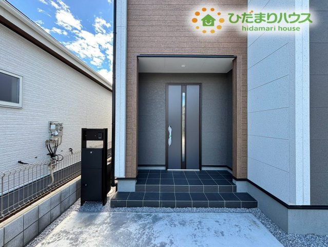 深谷市稲荷町北　第3　新築一戸建て　リーブルガーデン　01の玄関