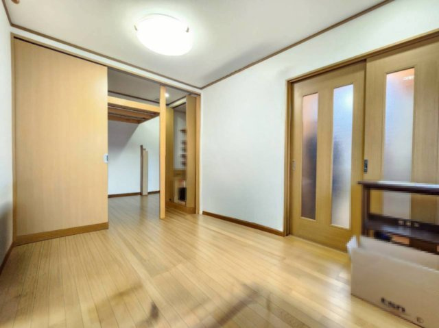 長岡京市柴の里の洋室|1階 洋室（約6帖）
寝室や客間など、多目的にお使いいただけます！