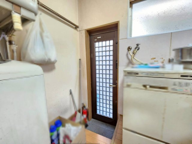 長岡京市柴の里のその他|キッチン横には、勝手口がございます。