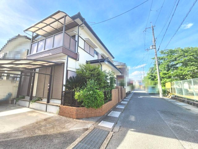長岡京市柴の里の前面道路含む現地写真|南東角地につき、日当たり・通風良好です！