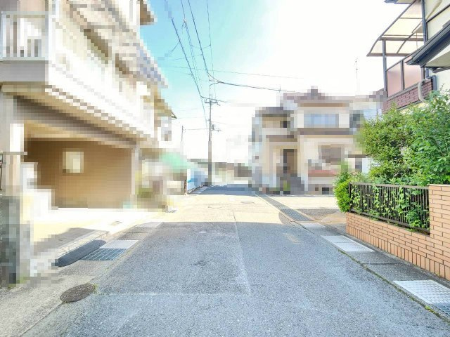 長岡京市柴の里の前面道路含む現地写真|スーパー・コンビニ等、お買い物施設が充実しております！