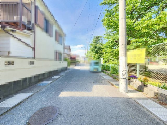 長岡京市柴の里の前面道路含む現地写真|小学校まで徒歩約7分で、お子様の通学にも安心の立地です♪