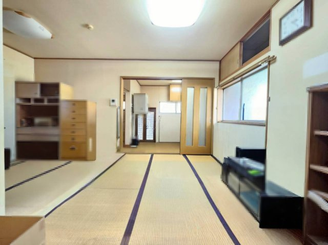 長岡京市柴の里の和室|1階和室（約9.75帖）
DK横の和室なので、リビングとしてもご使用いただけます！