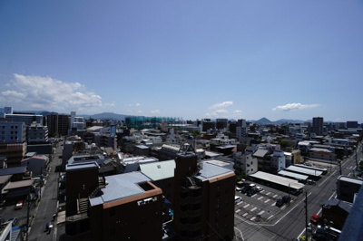 【展望】 | 【上質リフォーム】Belles舟入幸町 | 【四季を感じる】
四季の移ろい・爽やかな青空や風を感じられ
自然を愉しめるパノラマビュー。
毎日の暮らしに余裕を感じさせてくれる、
遮る物の無い開放的な眺望を是非、ご堪能ください。