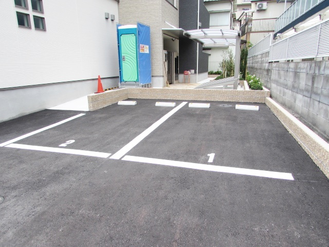 フジパレス宝塚中野町の駐車場