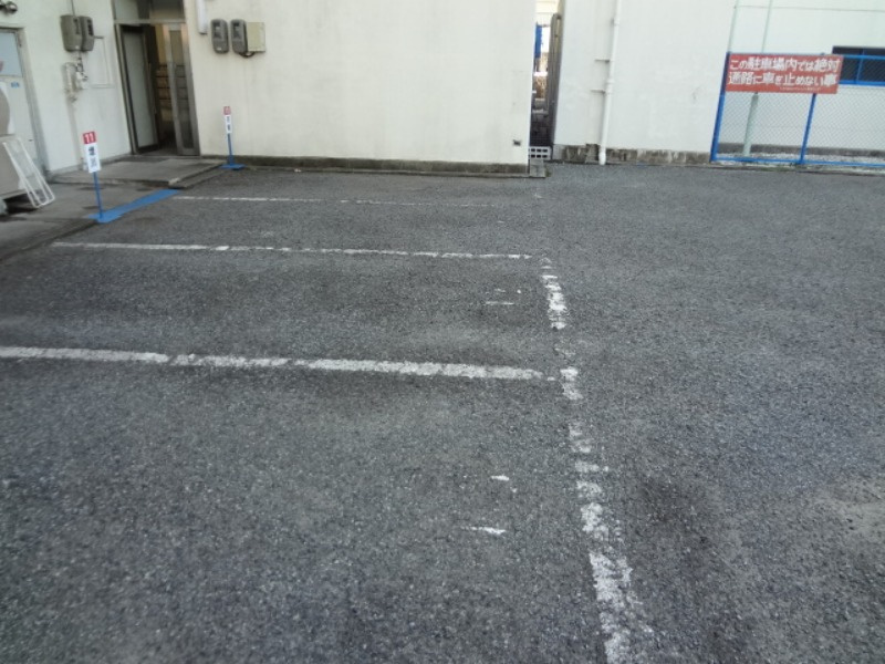 東雲ロイヤルハイツの駐車場