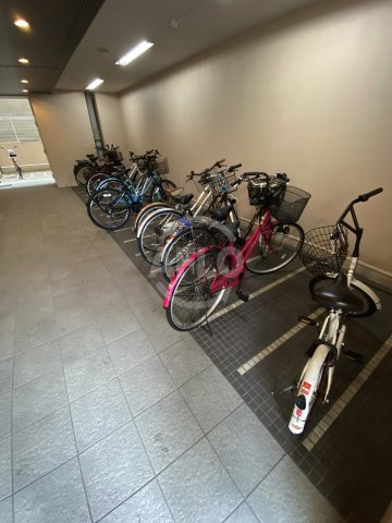 大阪市西区本田３丁目の賃貸マンションのその他共用部分|CQレジデンス大阪WEST　駐輪場
