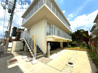 鉄骨造2階建て
