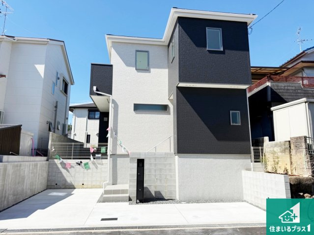 藤井寺市国府　第1期　新築一戸建てのトイレ|シンプルなトイレは落ち着く空間！お手入れも簡単です！