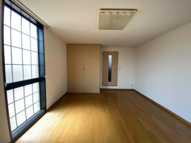 レオパレスラポールの居間・リビング|※同タイプ部屋の写真となります（角部屋）