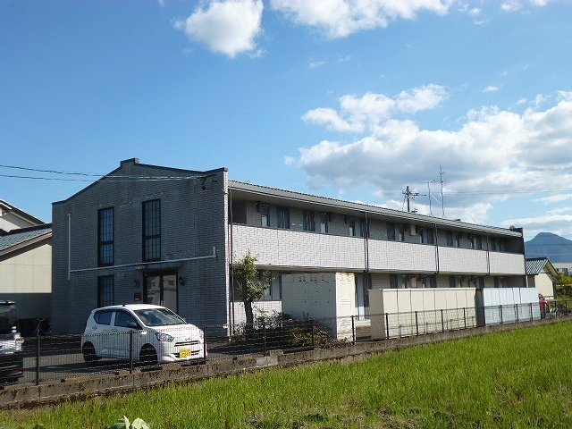 レオパレスラポールの外観|外観は落ち着いています