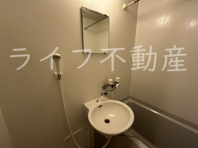 カラコレスの洗面所|ゆったりとスペースのある洗面所