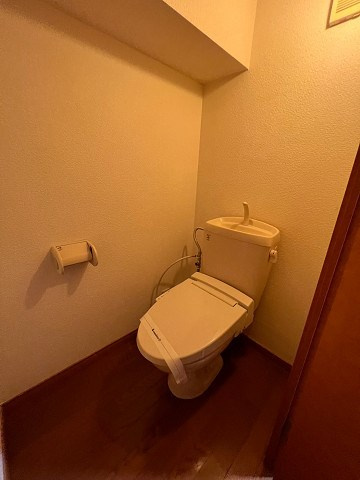 レオパレスパレス猪名寺のトイレ|シンプルで使いやすいトイレです