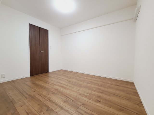 ロワールマンション井尻2の洋室|〇シンプルですっきりとした室内は飽きのこない居心地の良い雰囲気。自分好みの空間を創り上げてください。
