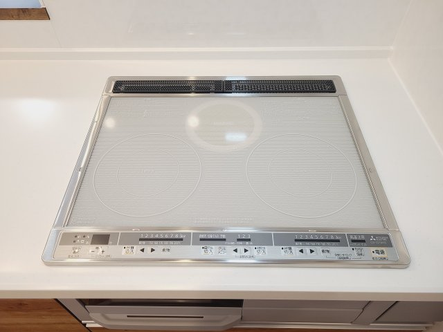 ロワールマンション井尻2のキッチン|【新品】使い勝手の良いＩＨクッキングヒーター。