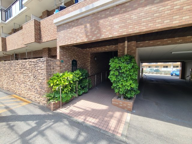 ロワールマンション井尻2|〇エントランスはマンションの顔。清潔感、存在感のあるエントランスは居住者の心を豊かにする。