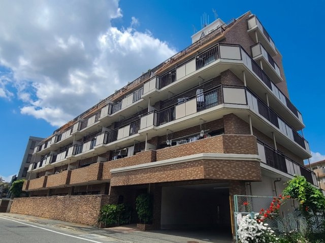 ロワールマンション井尻2の外観|リノベーション仕様】豊かな居住性と、安心感を満たすクオリティが見事に調和した住空間です。