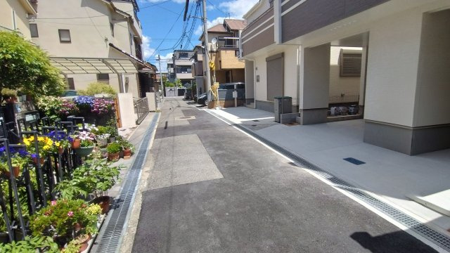尼崎市西難波町　新築戸建の前面道路含む現地写真