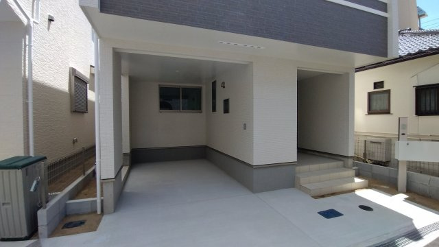 尼崎市西難波町　新築戸建の駐車場