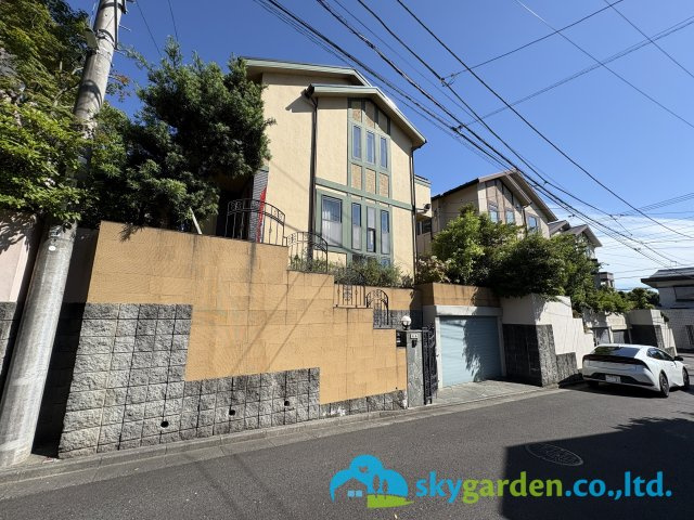藤沢市鵠沼藤が谷三丁目一戸建ての前面道路含む現地写真|前面道路含む現地写真です