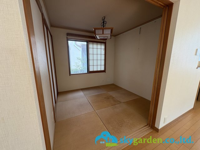 藤沢市鵠沼藤が谷三丁目　中古戸建の和室|リビングとなりに和室があります