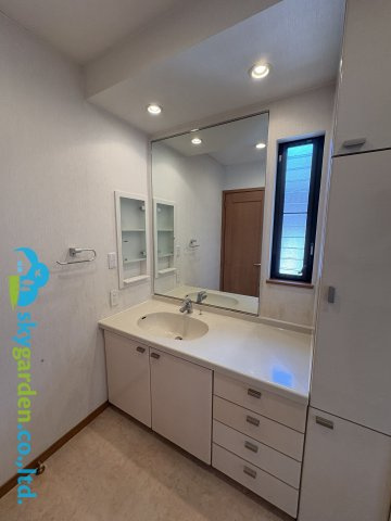 藤沢市鵠沼藤が谷三丁目　中古戸建の独立洗面台|朝の身支度には欠かせない独立洗面化粧台