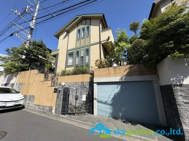 藤沢市鵠沼藤が谷三丁目一戸建ての外観|閑静で落ち着きある街並み