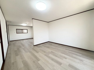 【居間・リビング】 | 高槻市淀の原町　中古戸建