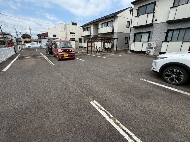 フローラリアＢの駐車場