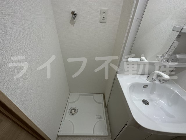 badge tomoi Est Ⅳの洗面所|脱衣スペースもあります
