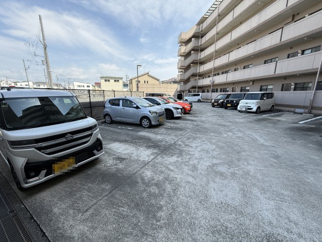 プレステージ明石魚住Ⅲの駐車場