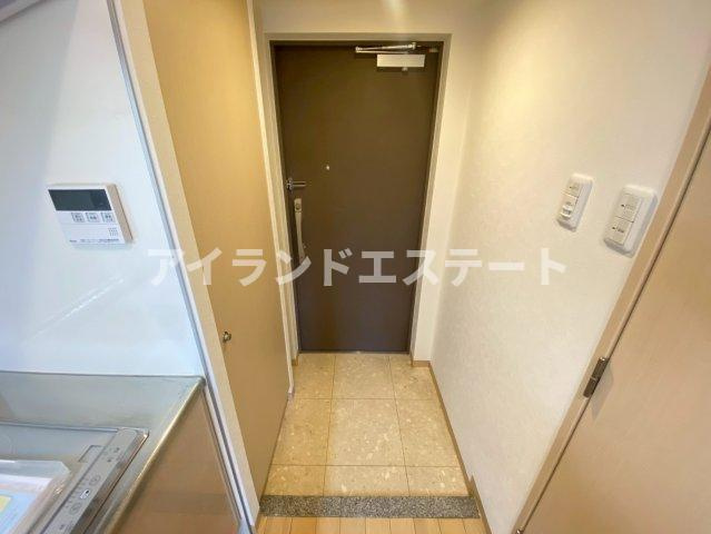 WISTERIA KOMAZAWA　床暖房　免震構造　駅近　バイク置場の玄関