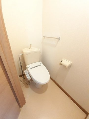 オーブリー鳴門　Ａのトイレ|落ち着いた色調のトイレです