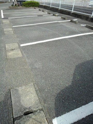 フォンテーヌＡの駐車場|駐車場完備です