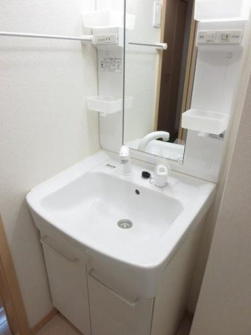 ライラックの洗面所|脱衣スペースもあります