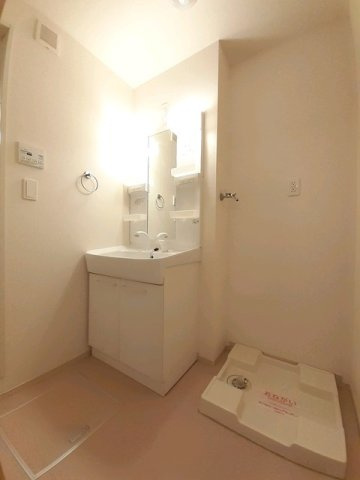 イリーデの洗面所|ゆったりとスペースのある洗面所