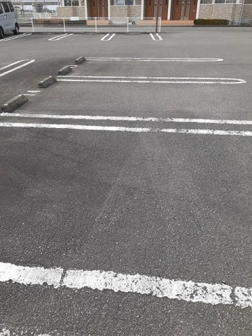 アルカンシエルの駐車場|車をお持ちの方に嬉しい駐車場付きの物件です